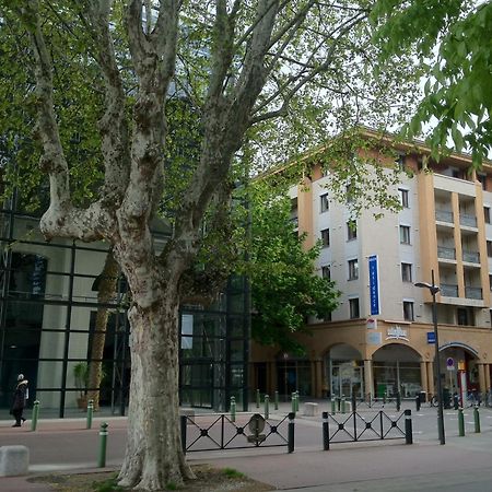 Kyriad Chambery Centre - Hotel Et Residence Exterior foto